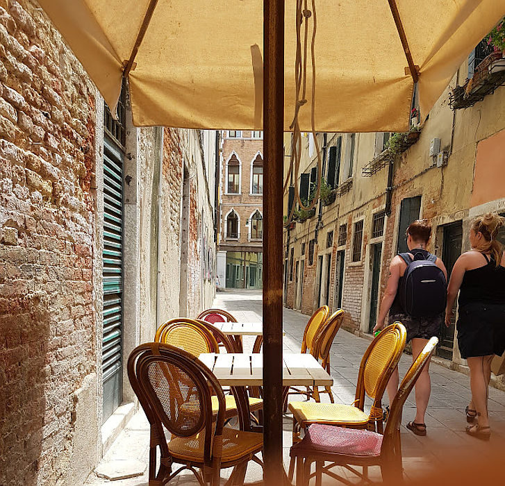 08.2022: Stefania Origlia - venezia (ve)