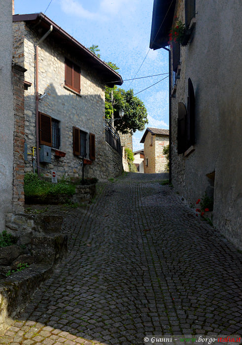 the village of Fortunago