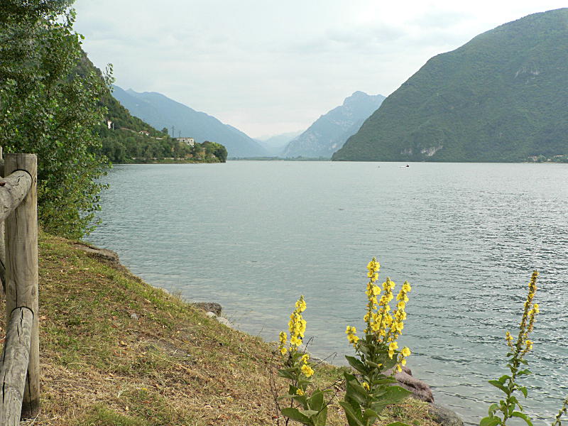 the Idro lake