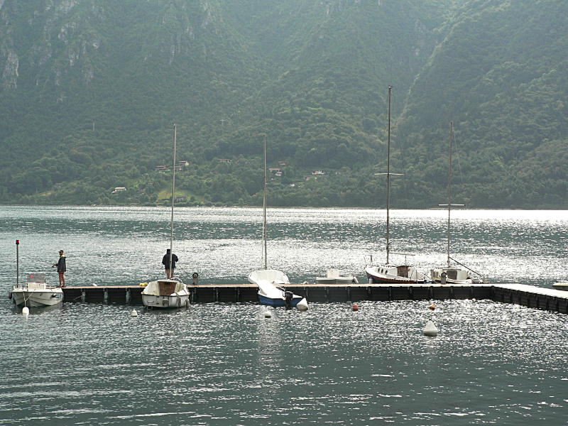 the Idro lake