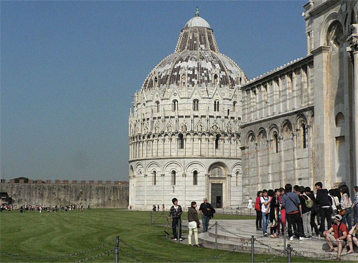 Pisa and its miracles