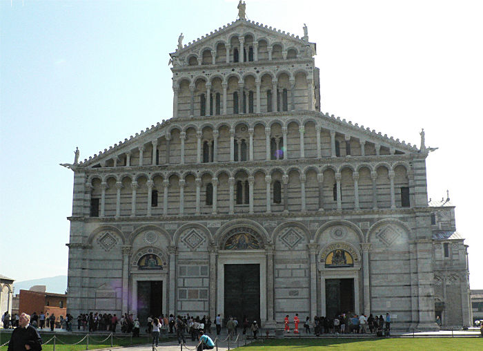 Pisa and its miracles