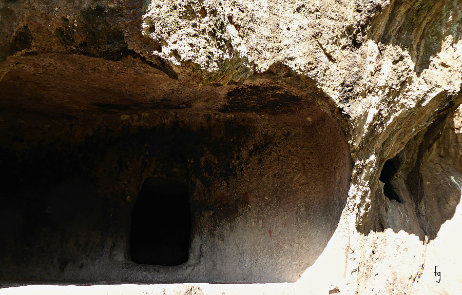 Saint Andrea Priu necropolis