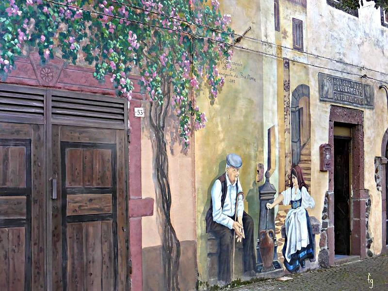 Tinnura, murales